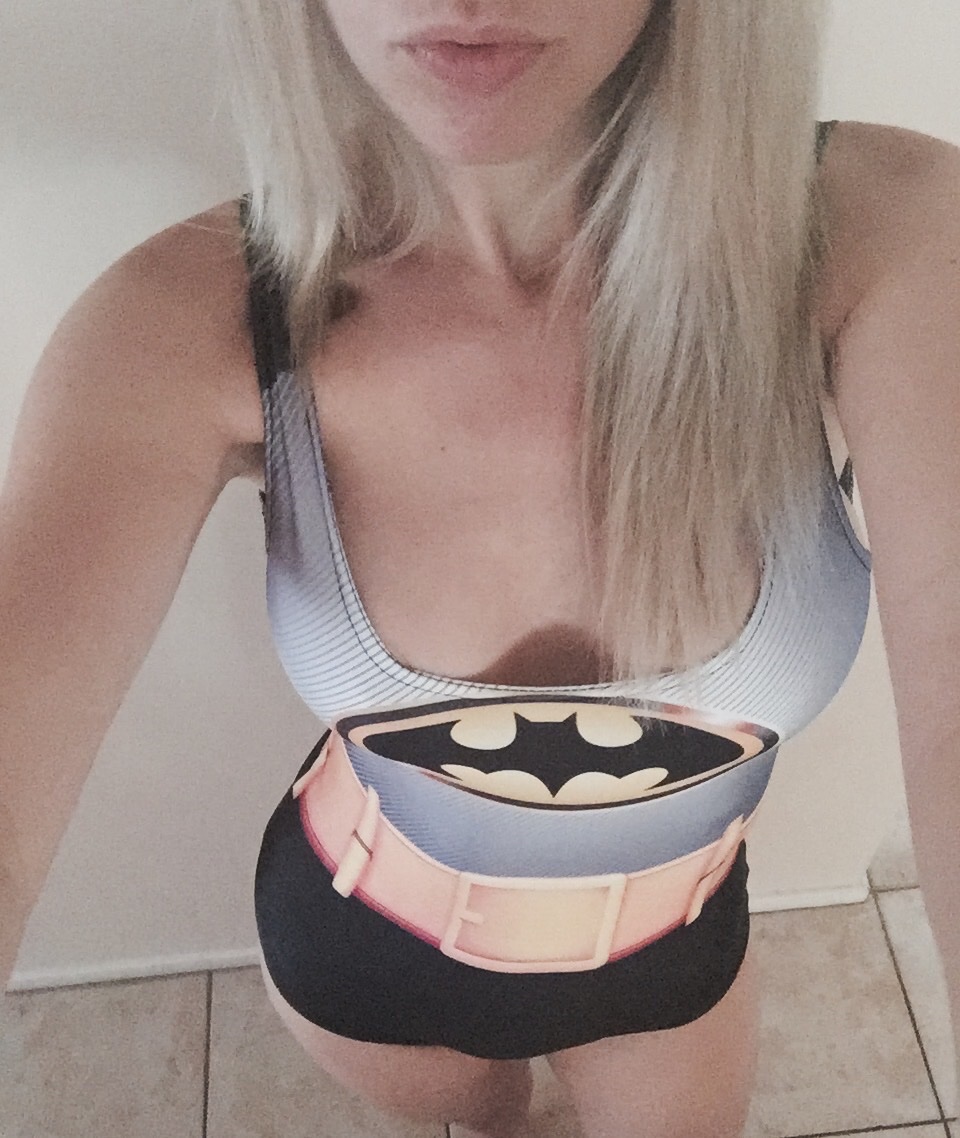 Feetiesweetie8's tweet photo. Nanananananana batman 🦇 Free subscriptions on my onlyfans https://t.co/OkUdZ3t1IB
#onlyfansgirl #onlyfansbabe #feetpic #FOOTFETİSH #naughty #aussiebabe #aussieonlyfans #Blonde #blondesdoitbeeter https://t.co/umnWQ7twoS