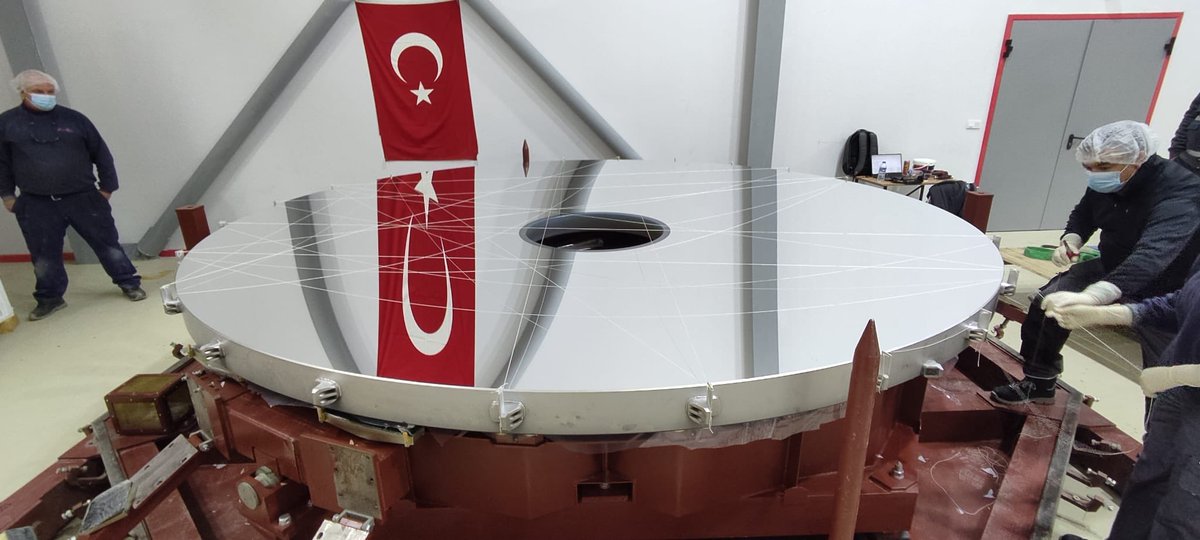 atasam2012's tweet photo. DAG Teleskobu'nun 4m'lik ayna montajı başladı… 🇹🇷💫 https://t.co/gAF7TKzM2Y
