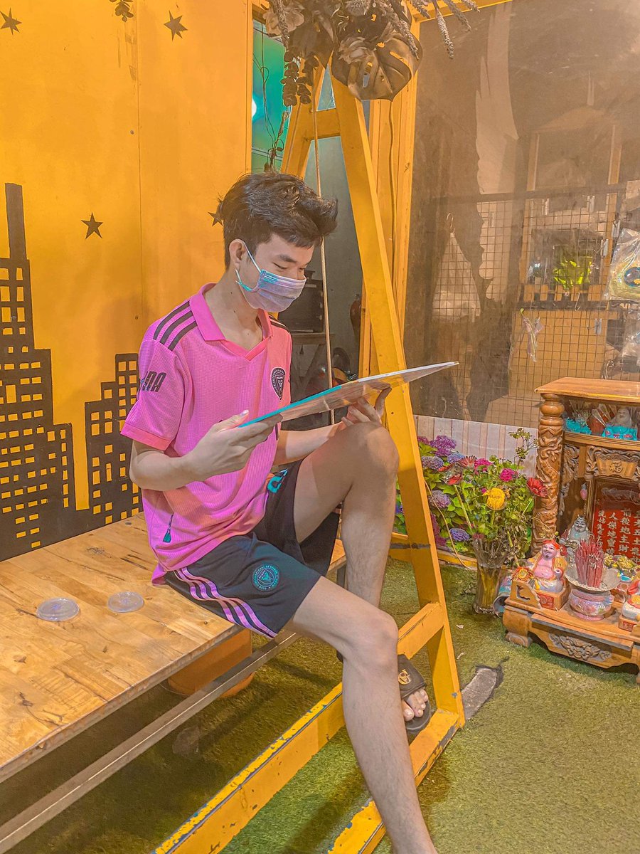 Songv318's tweet photo. Đang kẹt tiền ai giúp e với ạ https://t.co/Jkr2nBrfsY