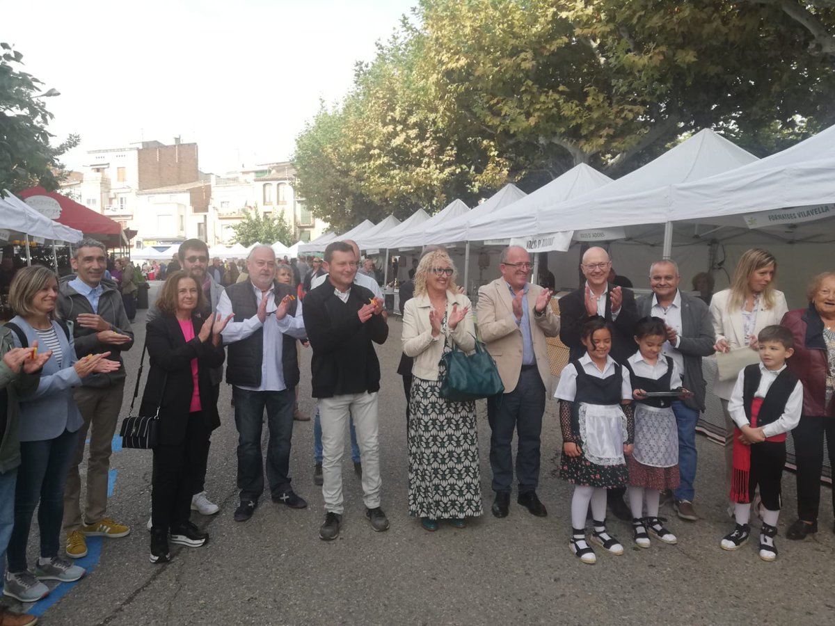ERCPallarsJussa's tweet image. 📸 Avui som a la Fira del #Codony 🍋 de #Tremp i 1a Fira d'#esportsdemuntanya 🏔

👉El director general d'empreses agroalimentàries, Joan Gòdia ha inaugurat la Fira amb l'alcaldessa de Tremp, @MPIlarCases, el delegat @JosepCastellsF i els diputats @AntoniFlores7 i @cram477