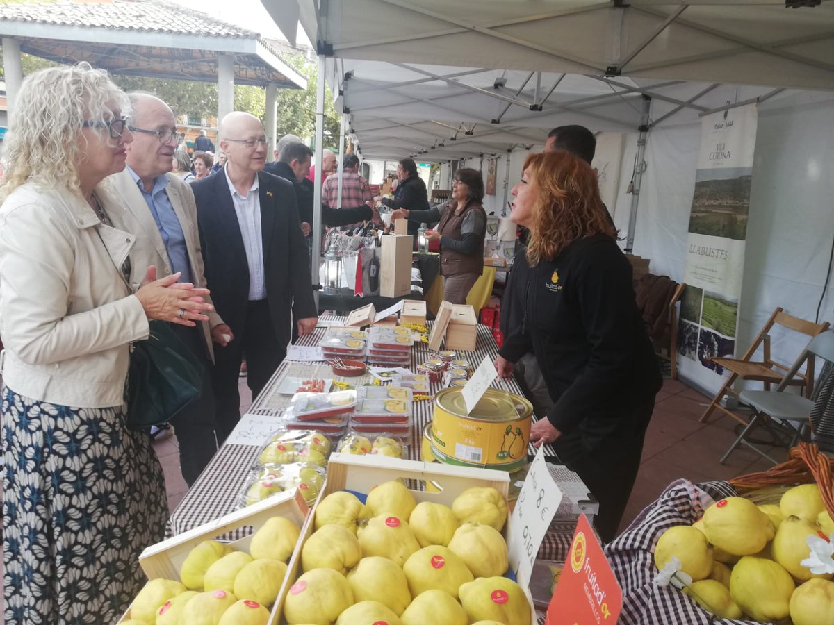 ERCPallarsJussa's tweet image. 📸 Avui som a la Fira del #Codony 🍋 de #Tremp i 1a Fira d'#esportsdemuntanya 🏔

👉El director general d'empreses agroalimentàries, Joan Gòdia ha inaugurat la Fira amb l'alcaldessa de Tremp, @MPIlarCases, el delegat @JosepCastellsF i els diputats @AntoniFlores7 i @cram477
