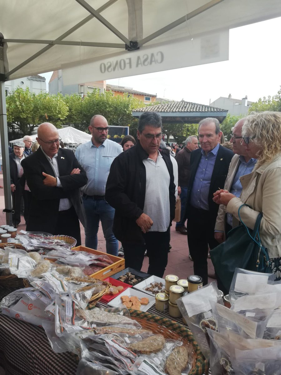 ERCPallarsJussa's tweet image. 📸 Avui som a la Fira del #Codony 🍋 de #Tremp i 1a Fira d'#esportsdemuntanya 🏔

👉El director general d'empreses agroalimentàries, Joan Gòdia ha inaugurat la Fira amb l'alcaldessa de Tremp, @MPIlarCases, el delegat @JosepCastellsF i els diputats @AntoniFlores7 i @cram477