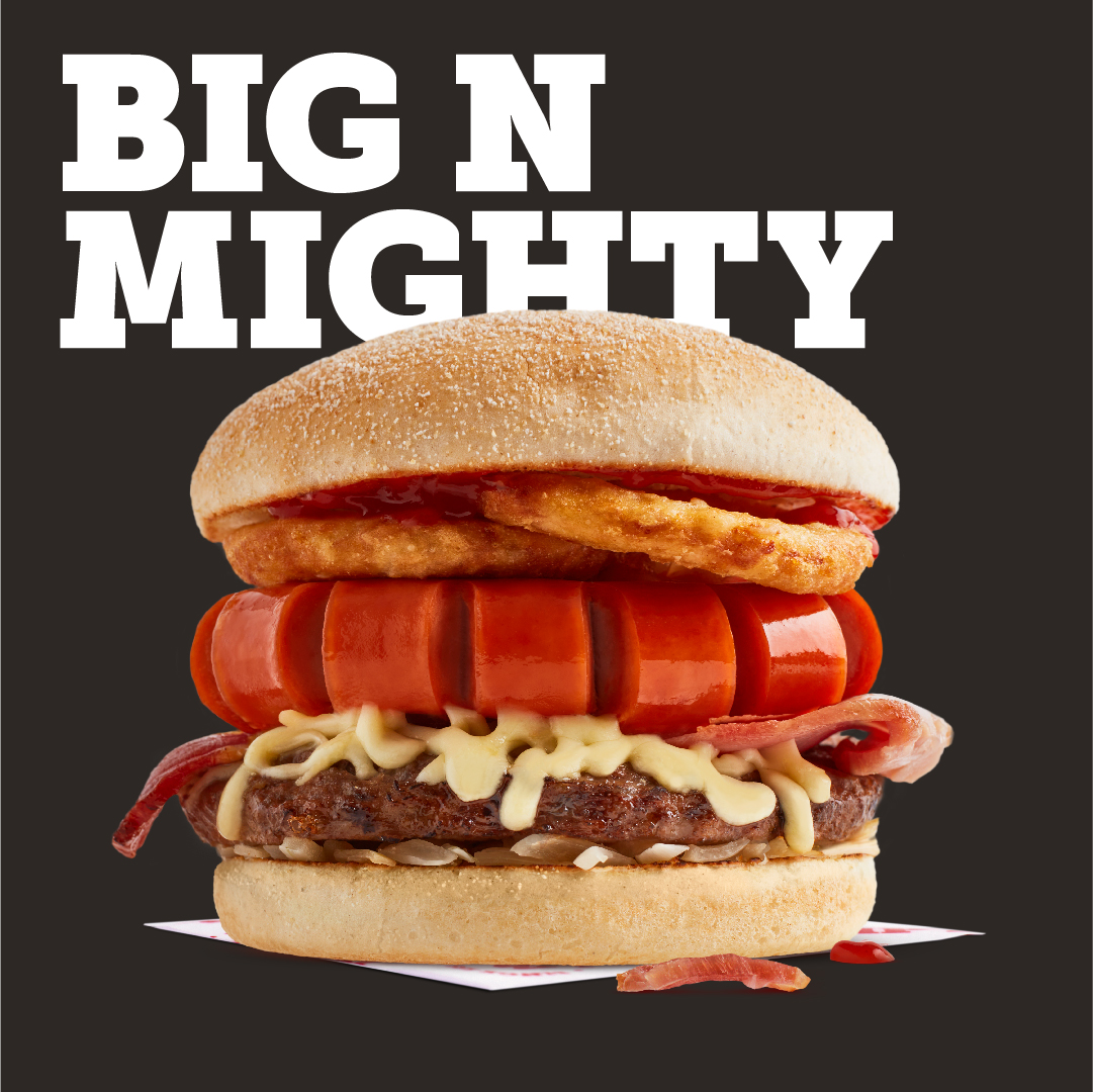 WimpyUK's tweet photo. Can you handle our #BigNMighty Burger? A Wimpy quarterpounder patty, pork Bendy, bacon, two battered onion rings, grated cheese, onion & Wimpy Ketchup in a white bun. Can you handle it? π #YouVsFood
#WimpyUK #NewMenu #GoBigOrGoHome #Burger #HomeOfTheHamburger #WorldClassWimpy https://t.co/H1FIuZsmrg