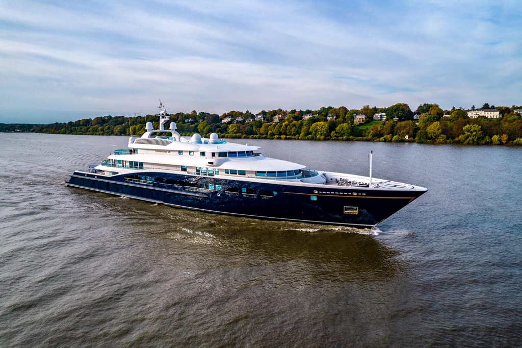 Superyachtblog's tweet photo. Iconic superyacht CARINTHIA VII built by Lürssen in 2002.
#CARINTHIAVII #Blohm&Voss #Fraser #Sale
#superyacht #yacht #yachting #ship #motoryacht #custom #rich #luxury #travel #goodlife #money #millionaire #business #yachtspotter #design #sun #sea #picoftheday #superyachtblog https://t.co/AcniWd7Apt
