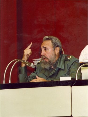 MMarreroCruz's tweet photo. #FidelPorSiempre: "(...) este tipo de guerra que estamos soportando ahora en el terreno ideológico, en el terreno económico, en el terreno psicológico, es un tipo de guerra más difícil que la guerra real".
(29/10/1992) https://t.co/lSM3dMefe8