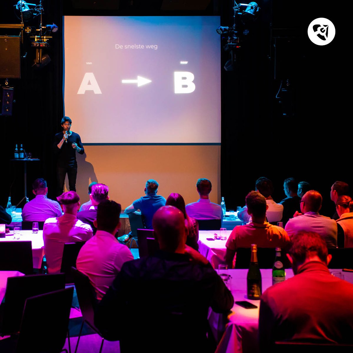 FireMultimedia's tweet photo. Vorige week was @RichardvDelft te gast bij het #Marktplaats Top Ondernemers Event. Daar heeft hij de nieuwste ontwikkelingen bij Marktplaats Pro te horen gekregen en ideeën uitgewisseld met andere adverteerders. Lees zijn draadje🧵als je er meer over wilt weten. https://t.co/lxTI9MPj7r
