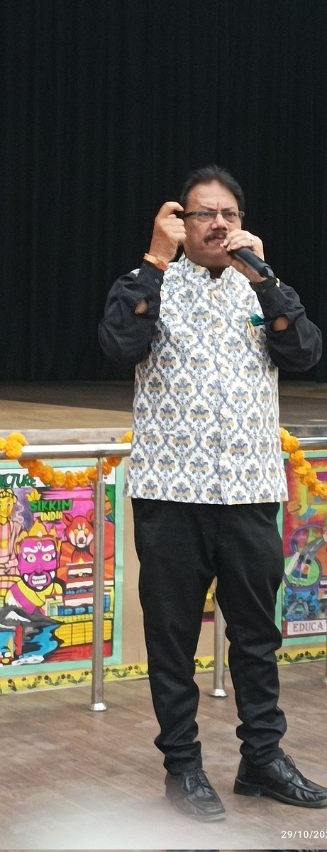 rgargmansa's tweet photo. 5c's 
Connect
Counselling
Constant motivation
Critical thinking 
Curiosity
What a mantra! given by DDE district southeast Sh. Mukesh chand sir in meeting with mentors, Tdc's and Htc's of southeast distt. at skv veer savarkar kalkaji school
@msisodia
@gupta_iitdelhi 
@PbpandeyB https://t.co/E1YZMP0lV8