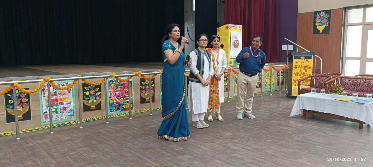rgargmansa's tweet photo. 5c's 
Connect
Counselling
Constant motivation
Critical thinking 
Curiosity
What a mantra! given by DDE district southeast Sh. Mukesh chand sir in meeting with mentors, Tdc's and Htc's of southeast distt. at skv veer savarkar kalkaji school
@msisodia
@gupta_iitdelhi 
@PbpandeyB https://t.co/E1YZMP0lV8