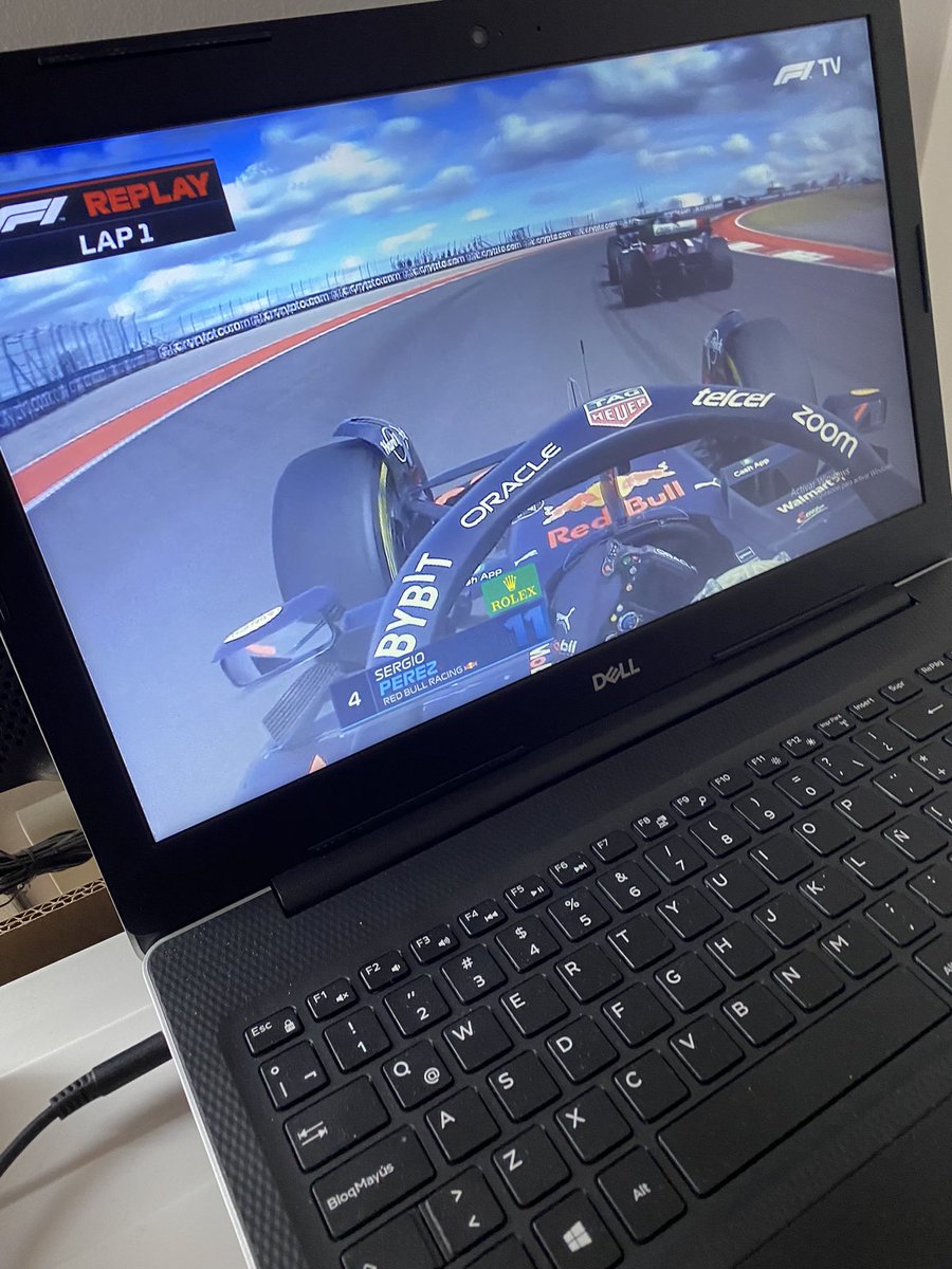 magalibringas's tweet photo. Es la décima vez que me voy a trabajar sin dormir gracias a la desubicada de mi vecina, no distingue día ni horario… así que acá le dejé la F1 espero la disfrute… en una hora arranca el lavarropas #harta https://t.co/VbuSPNz4V1