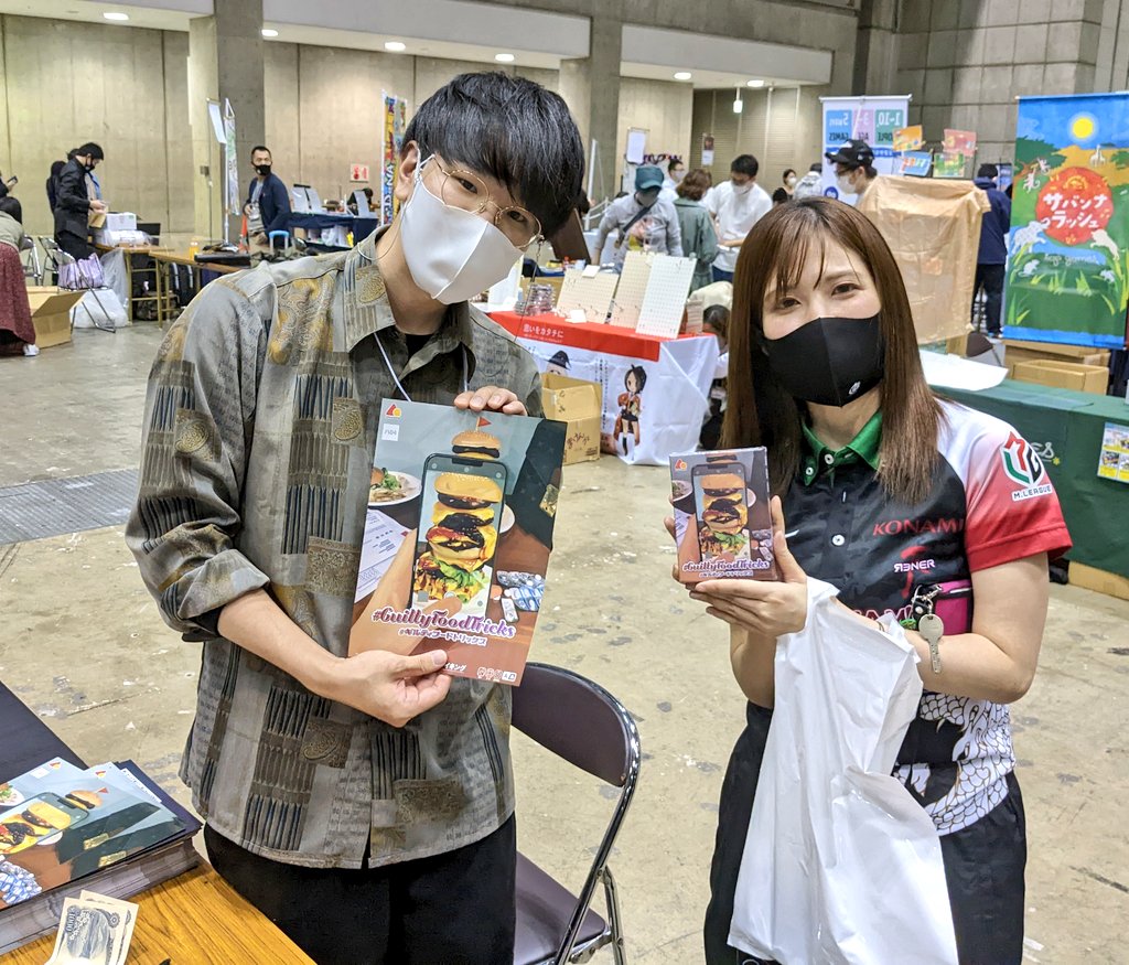 Toorimog's tweet photo. Mリーガーの高宮まりさんがボードゲームを買ってくださった!!!!!🀄
突然お店に来てくださって、びっくりしすぎてルール説明たじたじだった😭 #ゲムマ2022秋 #GuiltyFoodTricks https://t.co/9JNUdHW3Fk