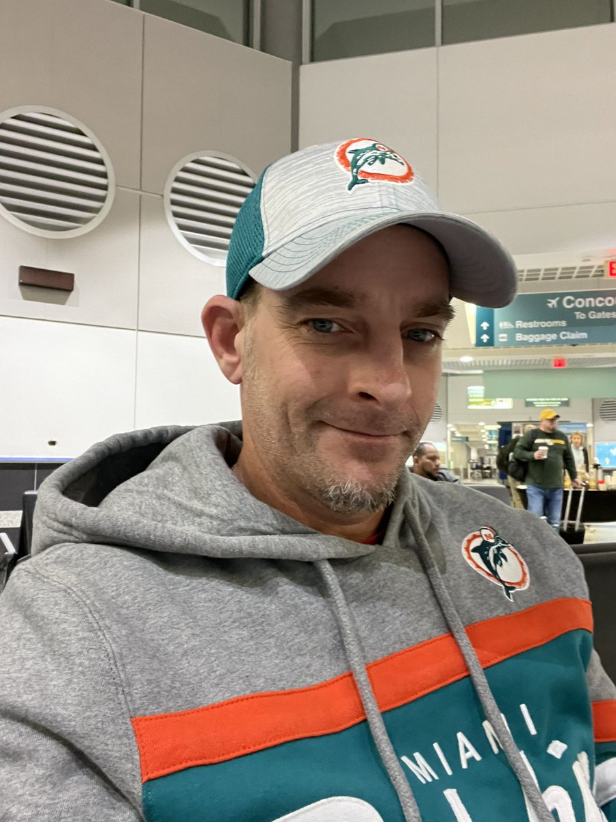 AbrahamSandwish's tweet photo. It’s that time again! On to Detroit and represent the @MiamiDolphins Nation #FinsUp All aboard the #DubTrain …Let’s get it!! https://t.co/hzEFucVprW