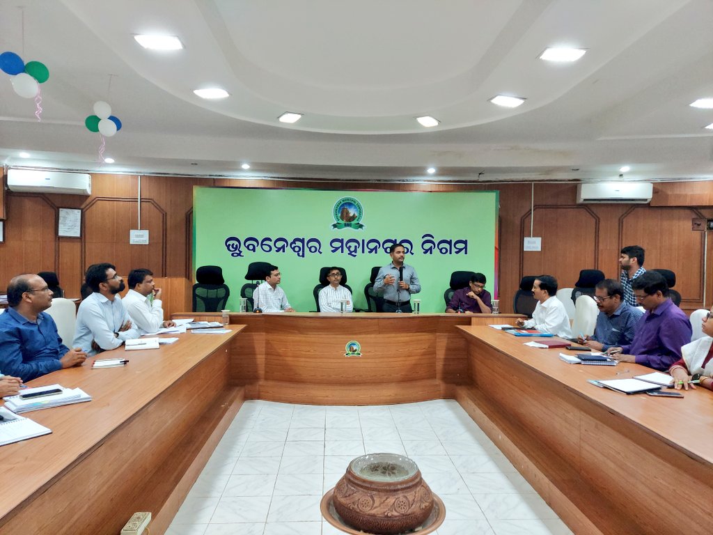 bmcbbsr's tweet photo. Team BMC has taken up a challenge to make #MoBhubaneswar free from #openwaste.
A meeting was held today under the chairmanship of VC @BDA_BBSR in presence of BMC Commissioner & team. The sanitation agencies & D2D NGO partners were asked to give their best in making city clean. https://t.co/oe7VAESu6Y