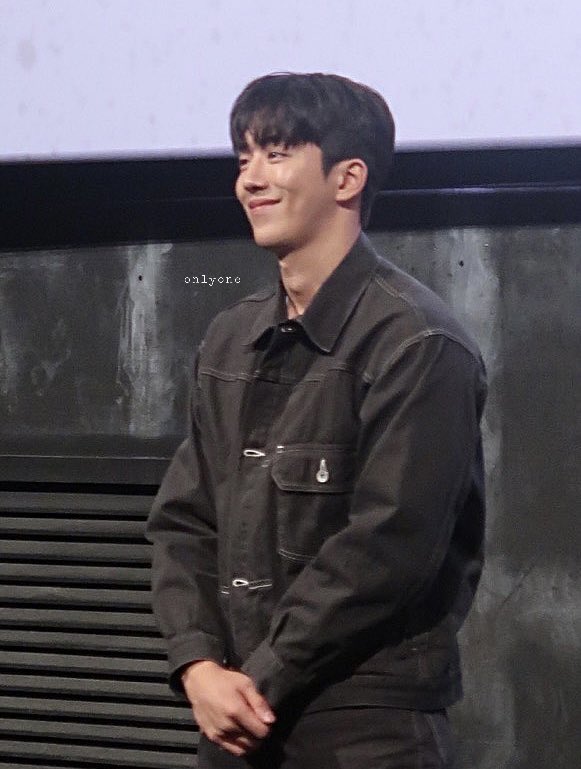 onlyonejoohyuk's tweet photo. 221029 영등포 CGV 남주혁관 #리멤버 #남주혁 #NamJooHyuk #무대인사 #REMEMBER 

넘 다정한 주혁이🤗 오늘 하루종일 팬들 인사해주고 선물 다 받아주고 웃어주고 🐶 영상은 이따 올려야지🙏🏻 https://t.co/fuASfEt75j