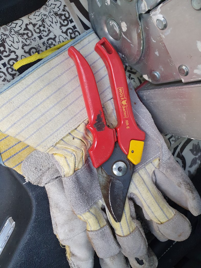 FunopdenTwit's tweet photo. Een #doedag bij de #survivalvereniging 💪🏻
Alles weer netjes maken, nieuwe en herstel van hindernissen. En lunchen uiteraard 😋
#survival https://t.co/RMoMgKOkqT