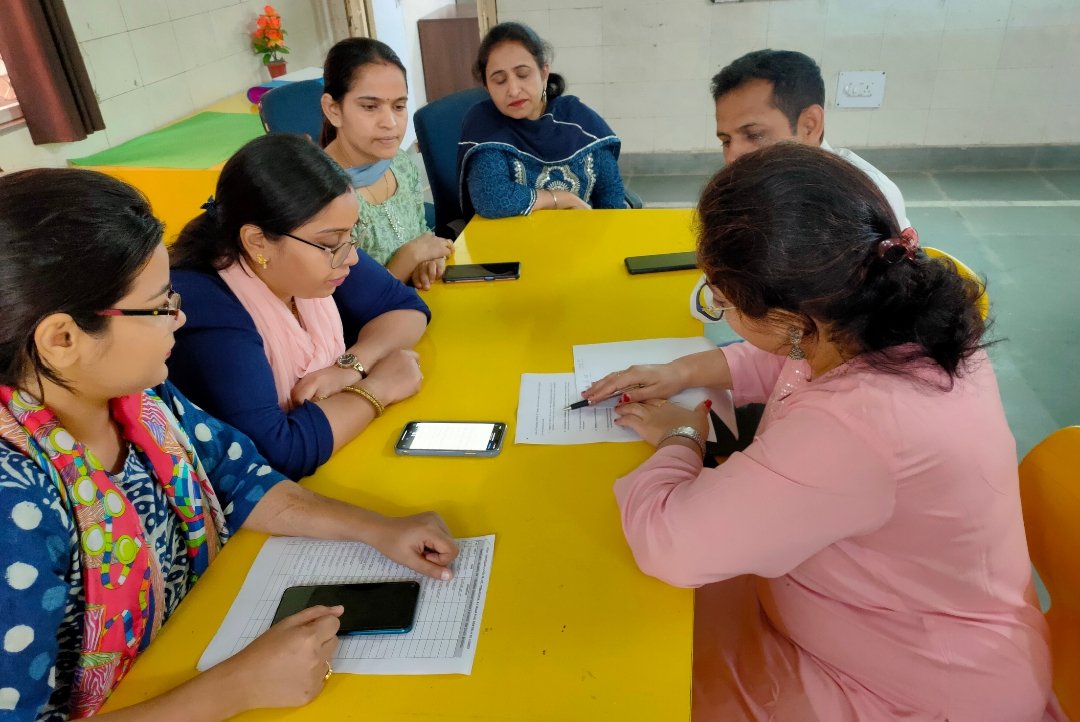 Harpreet0801's tweet photo. Day #2 of "creating student friendly schools"
The participants identified #upstander #bystander interventions.
differentiated #postivediscipline & #punishment
#casestudies reinforced the developmental approach
#confidentteachersstrongnation
@msisodia
@Dir_Education
@USAndIndia https://t.co/pjeqPqfC95