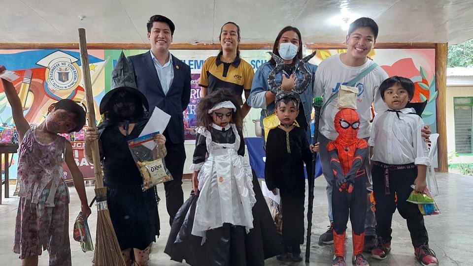 bagoongjaycees's tweet photo. 𝗧𝗥𝗜𝗖𝗞 𝗢𝗥 𝗧𝗥𝗘𝗔𝗧 𝟮𝟬𝟮𝟮

After two years of online implementation, JCI Lingayen Bagoong's annual TRICK OR TREAT project visited the Kindergarten pupils of Magsaysay Elementary School on October 28, 2022. https://t.co/mdEqQKjUAz