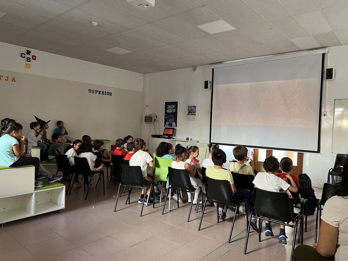 SalesiansMAT's tweet photo. #3rEP 🍿 Tarda de cinema, quina por! Fantasmes, mòmies i bruixes ✌️ https://t.co/oJU6kzt0wf
