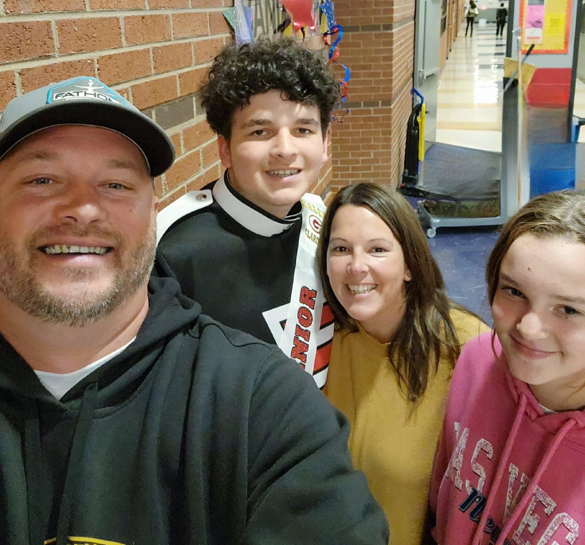Me1odynewman's tweet photo. Our Senior....5 years of being a Marching Bulldog Parent https://t.co/QlwxuDkuZZ