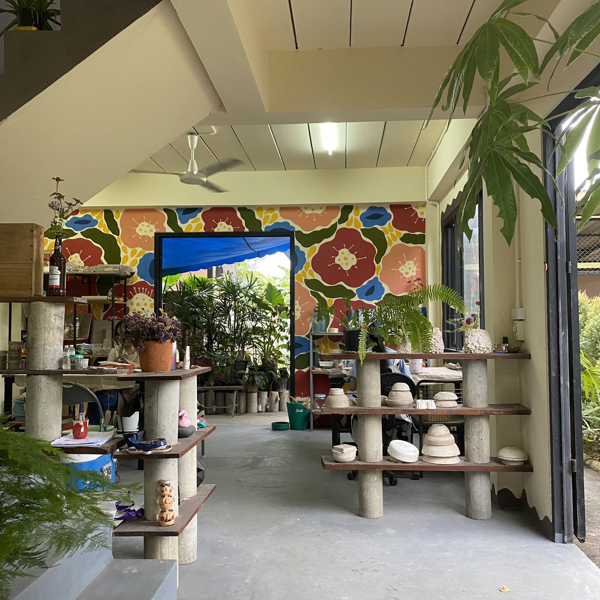 babysharkkyyy's tweet photo. ใครมาเชียงใหม่ แล้วยังไม่มีแพลน อยากแนะนำมาปั้นเซรามิกที่ yanim’s ceramic studio มากๆ  ใช้เวลา 4-5 ชั่วโมง (แต่เวลาผ่านไปไวววว🤏🏻) มาฟิลเพื่อน ฟิลแฟน แนะนำเลยค่ะ ปั้นเสร็จรอของประมาณ 3-4 week รอบๆบรรยากาศดี ประทับใจมากๆ ได้กลับมาอีกแน่ๆ 🫶🏻 #รีวิวเชียงใหม่ #reviewchiangmai https://t.co/XeNf2fxFq5