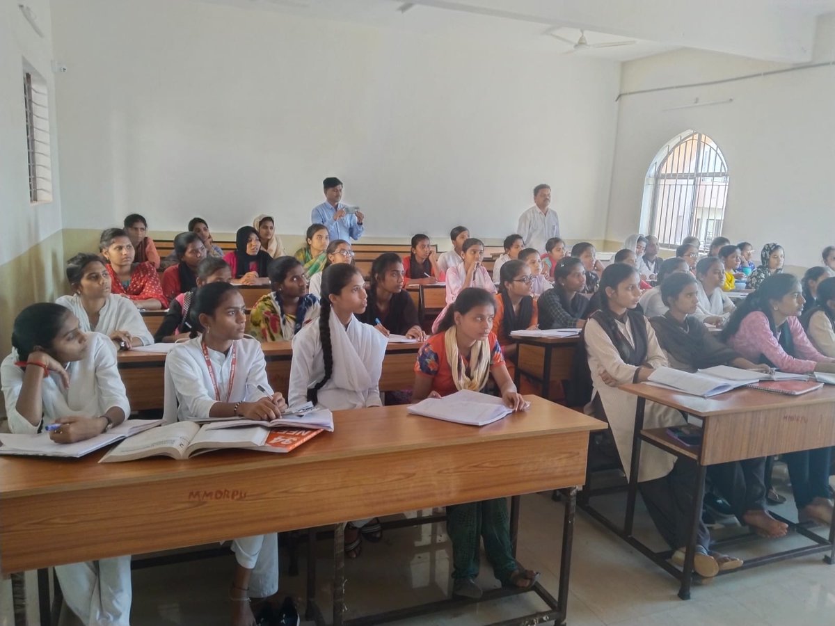 mmdrpubidar's tweet photo. District Minority Officer visited #MmdrpucollegeKaplapur(A) BIDAR-585402. Interacted with puc students &amp; observed NEET/CET classes. @Captain_Mani72 @DOMGOK @BidarMinority https://t.co/fKhn70QuJk