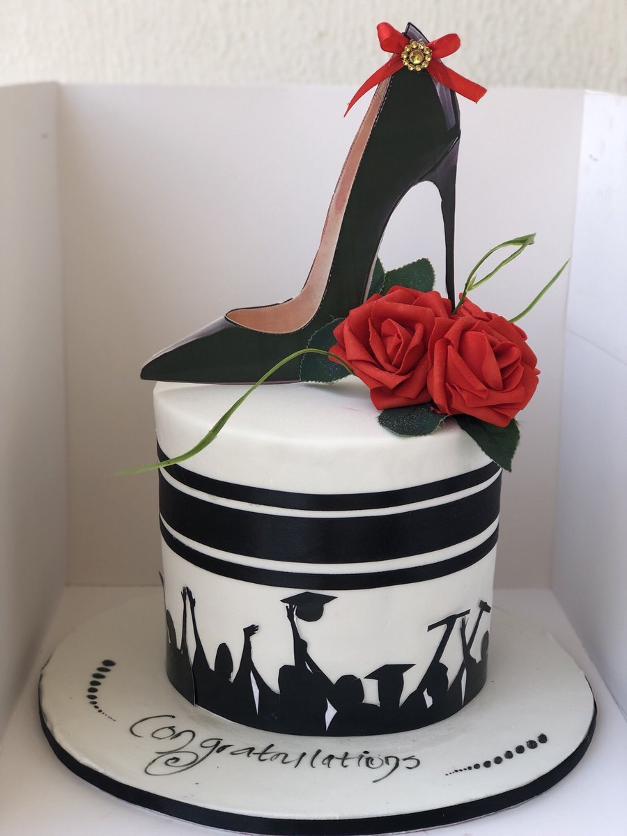 TheCakeChancery's tweet photo. It’s the stilettos for me 😘….
Love this cake in particular..
Please help me retweet 🙏🙏🙏 https://t.co/FCtL6qySSv