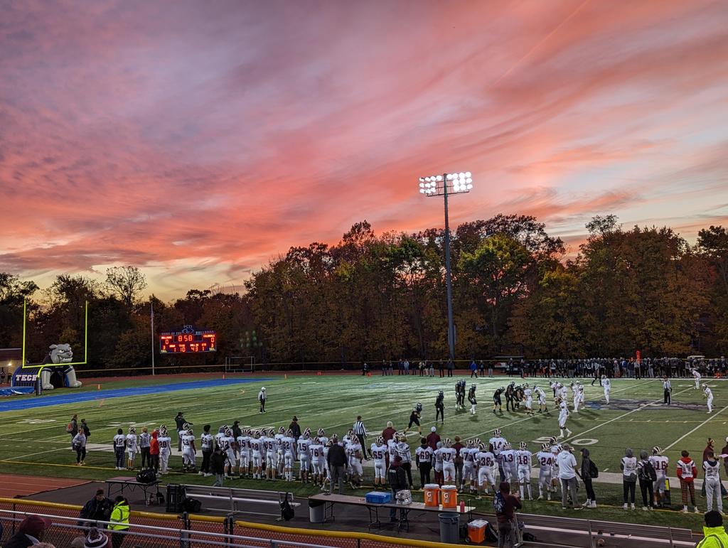 danielbrough's tweet photo. Friday Night Lights https://t.co/ueXntWBmsh