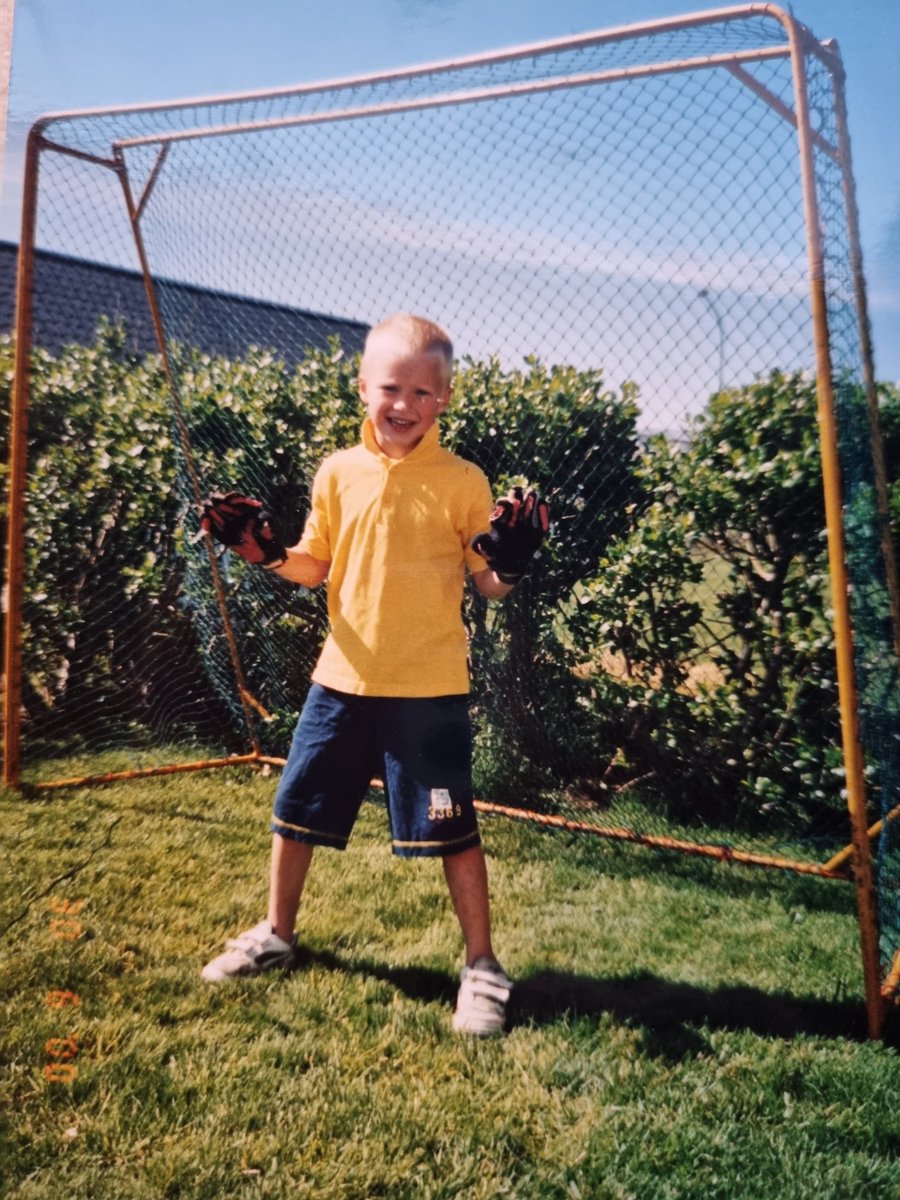 Þrefaldur Íslandsmeistari og tvöfaldur bikarmeistari á átta árum, það finnst mér þrusu vel gert <a href="/Antonari25/">Anton Ari Einarsson</a> minn💚 #fótbolti #blix