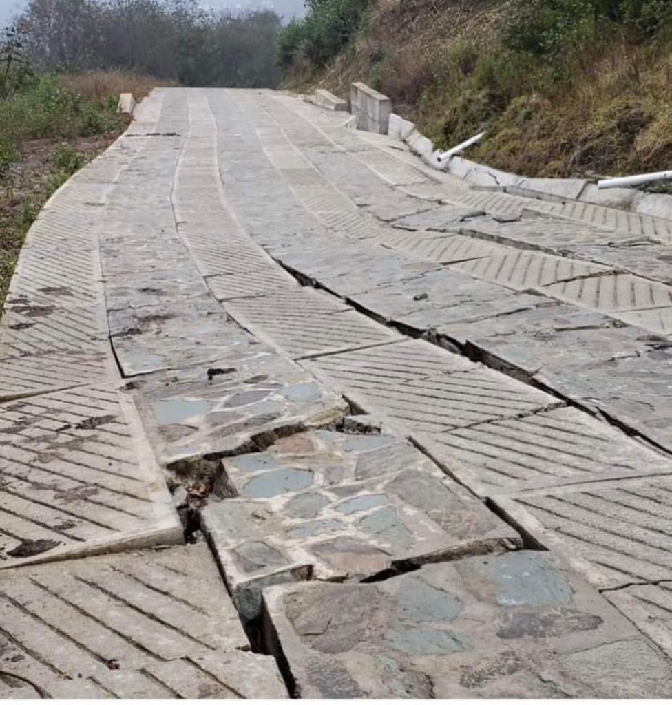 Calle de 2000 años en Pompeya / Calle de 2 años de la 4T 🤦‍♀️