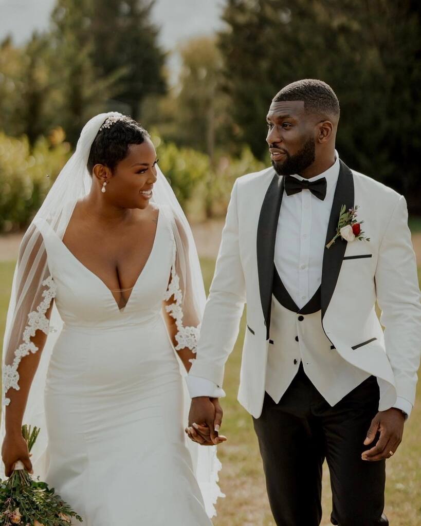 OmobaPaul's tweet photo. Married my best friend.
Teminikan, I love you 🤍
New title. New chapter.
#TheAdelekes @mstvanessa ♾️
Thank you to all our vendors:
White wedding suit: @aristocracylondon
Aso oke: @bisbodasooke
Evening suit: @mu.na.gi
Photographer: @zealphotogr… https://t.co/mwQvDQLB3T https://t.co/KqCusaHenV