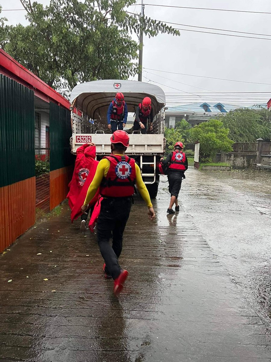 philredcross's tweet photo. Philippine Red Cross, through its #Batangas Chapter, also deployed our 6x6 truck in the Municipality of San Juan to augment the LGU in evacuating patients in San Juan District Hospital due to flooding. https://t.co/rx5IhCWolR