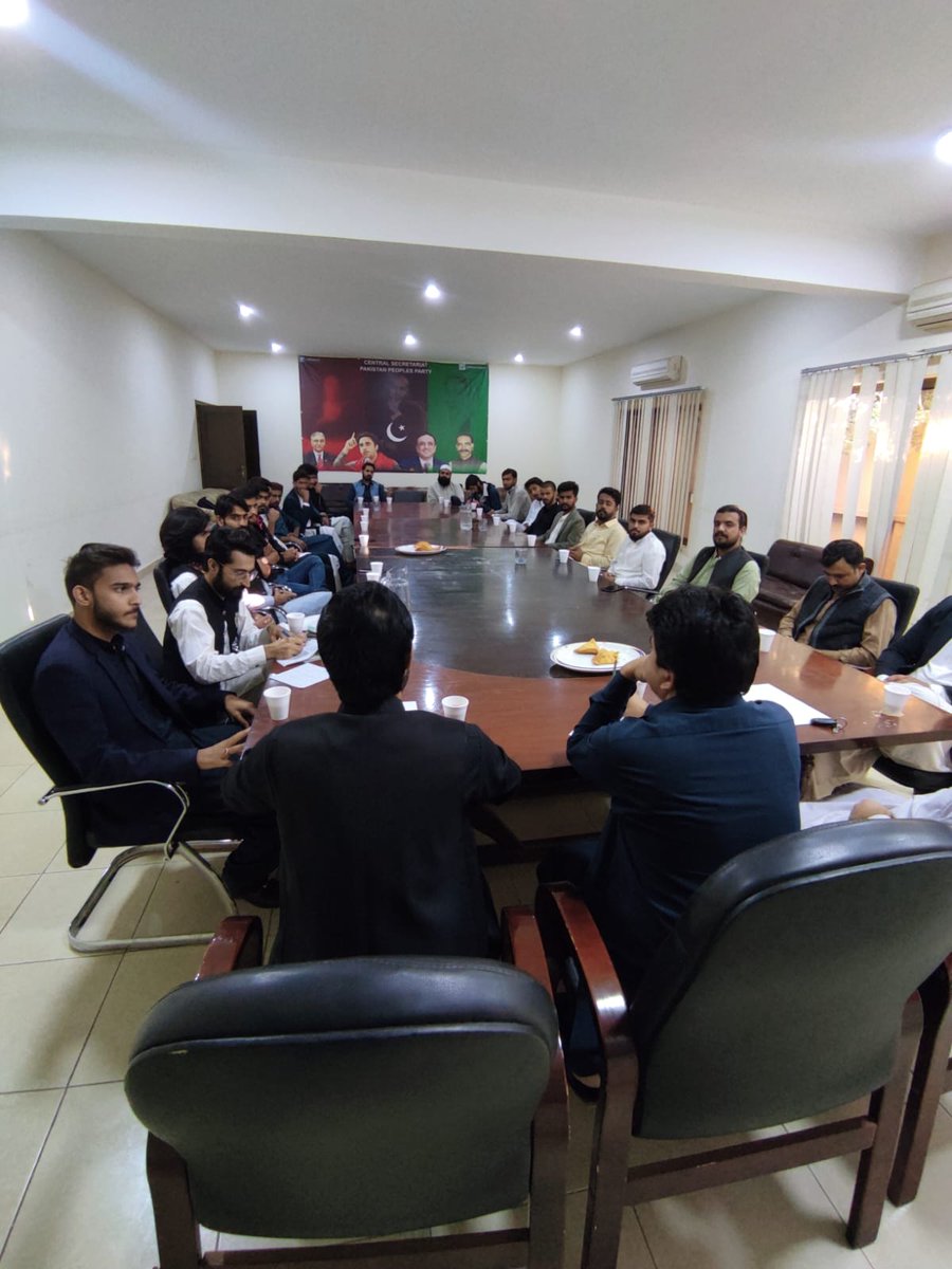 chsaud60's tweet photo. A study circle on "Past, Present & Future of Student Politics in Pakistan" is organized by People's Student Federation Islamic University at the Central Secretariat of Pakistan People's Party.
#Long_Live_PSF🚩✊ #Long_Live_Struggle #PSF_Islamabad #PSF_IIUI https://t.co/vnYFiOQAnp