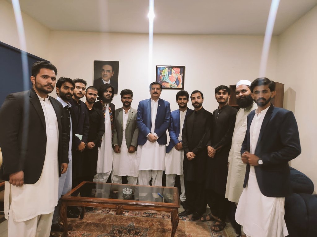 chsaud60's tweet photo. A study circle on "Past, Present & Future of Student Politics in Pakistan" is organized by People's Student Federation Islamic University at the Central Secretariat of Pakistan People's Party.
#Long_Live_PSF🚩✊ #Long_Live_Struggle #PSF_Islamabad #PSF_IIUI https://t.co/vnYFiOQAnp