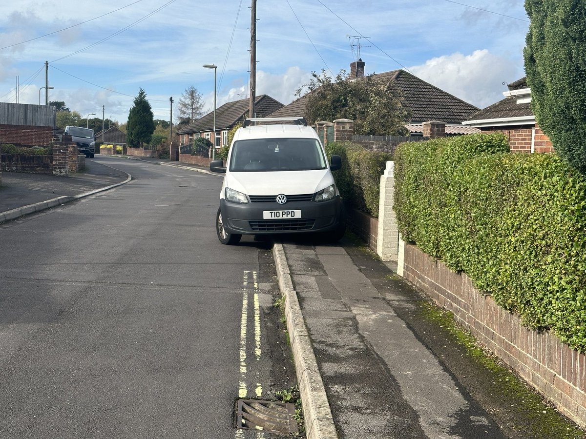 Adski11892's tweet photo. @YPLAC @PedestrianPaths @BlatantWatch @HantsPCC @HantsPolice Some of this weeks ignorant pavement parking drivers, most of course are repeat blatant offenders who do it on a daily basis despite reporting.  Sections 22A &amp; 34 RTA 1988 https://t.co/sKORTGmoD2