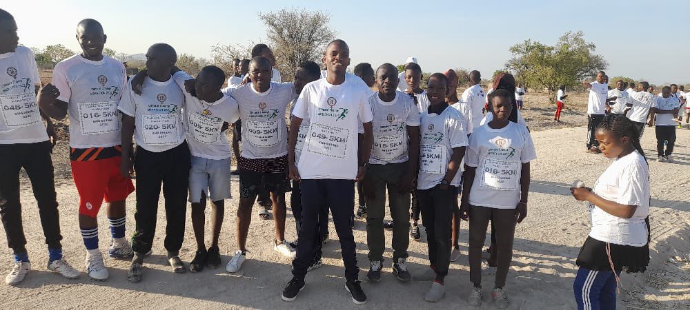 tiba_tanzania's tweet photo. Mwakilishi wa Taasisi ya TIBA EMMANUEL CONRAD MAGHUBO ameshiriki Marthon iliyoandaliwa na Shirika la Gender and Climate change Tanzania Coalition iliyofanyika Jijijin DODOMA WILAYA ya BAHI Leo tareh 29 October 2022
Marthon hiyo iliyoandaliwa na #GCCT https://t.co/t1HfrQo6Cq