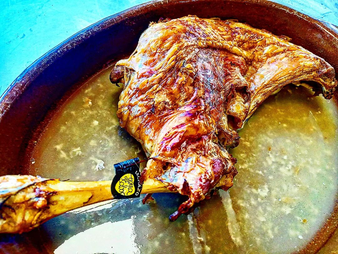 No es por nada pero… ¡En <a href="/RRVDT/">Restaurante Rivas</a> sí saben! 
Riquísimo lechazo en cuartos de #TierraDeSabor 💛 

📸 elemelgar (IG)