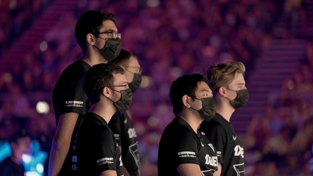 TundraEsports's tweet photo. Lose together, win together, slay together. 

See you in game 3, @teamsecret https://t.co/uZIssny6dg