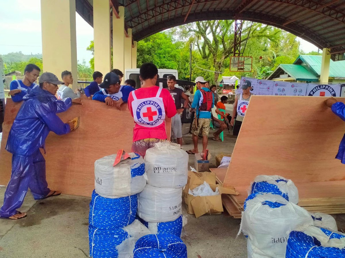 philredcross's tweet photo. With their houses damaged after the heavy rains and strong winds brought by #PaengPH, Philippine Red Cross distributed Shelter Strengthening Kits to affected communities in Aurora.

Today, 37 beneficiaries from Brgy. Borlongan, Aurora received their SSK.

#PHRedCrossCares https://t.co/OtnFE7WWho