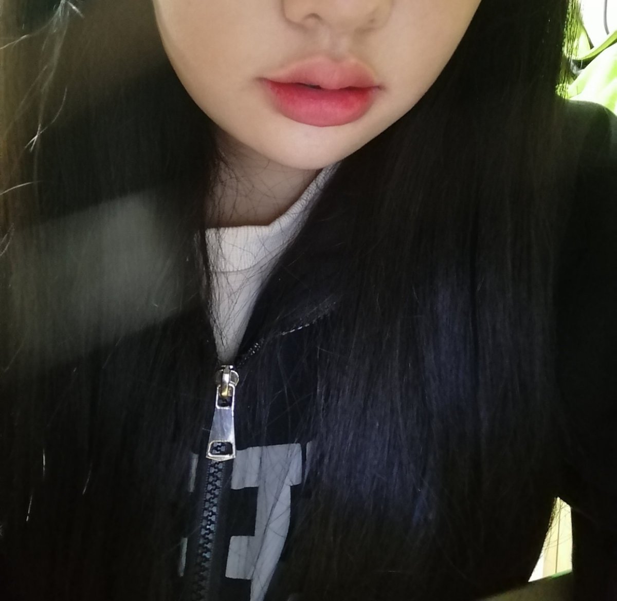 CwwwZb's tweet photo. 放张嘴唇子，想我的可以过来亲一下😗 https://t.co/Drjv78eCKf