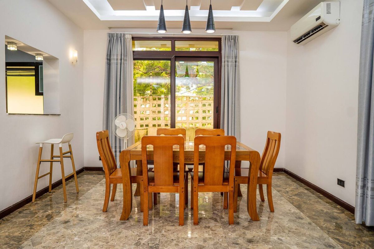 Oceanfront Villa in Masaki, Dar es Salaam, Tanzania will cost you US$22/night. This is all I need now!

Book here: bit.ly/MASAKIH2

#Hadehomes #Africa #Travel #Vacation