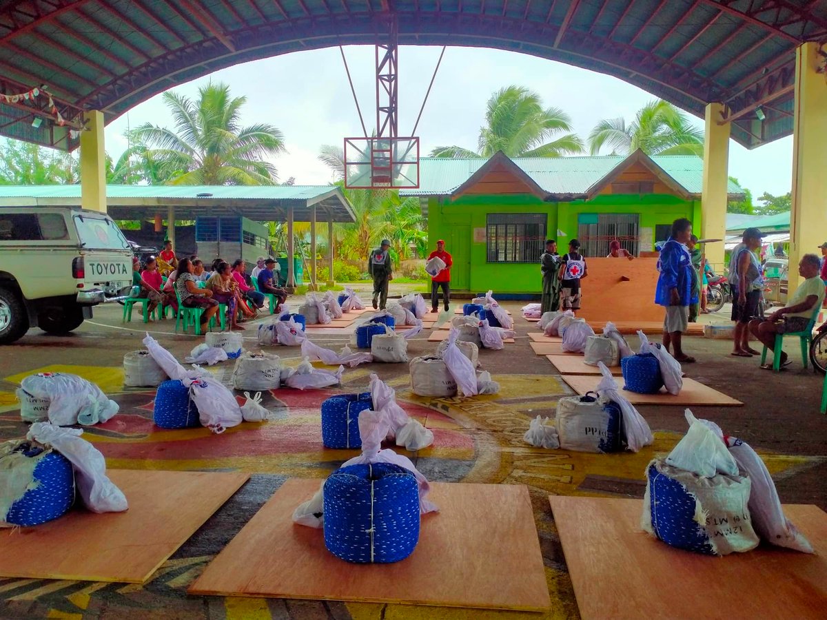philredcross's tweet photo. With their houses damaged after the heavy rains and strong winds brought by #PaengPH, Philippine Red Cross distributed Shelter Strengthening Kits to affected communities in Aurora.

Today, 37 beneficiaries from Brgy. Borlongan, Aurora received their SSK.

#PHRedCrossCares https://t.co/OtnFE7WWho