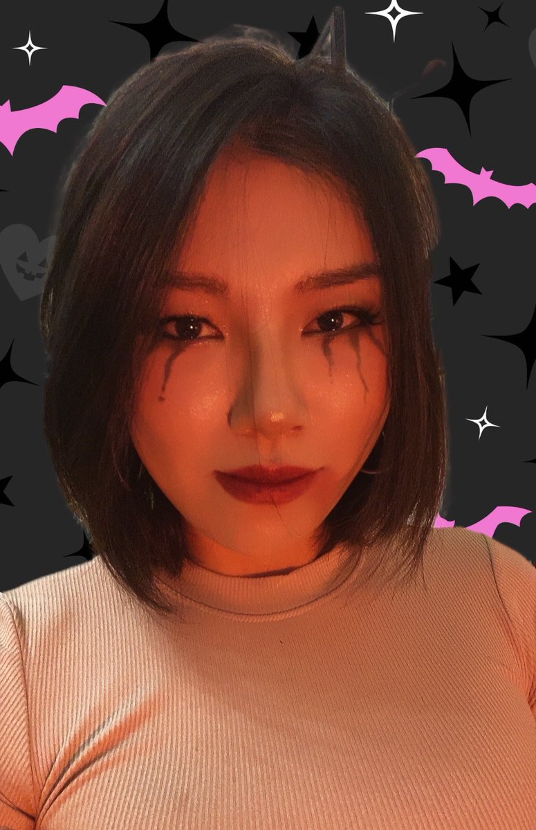 First time time do #Halloween make up , it’s actually fun to mess up my face lol😂 Wish ya all have a happy Saturday night 👻<a href="/The_Ormuz/">The Ormuz</a> #NFT #NFTCommunity