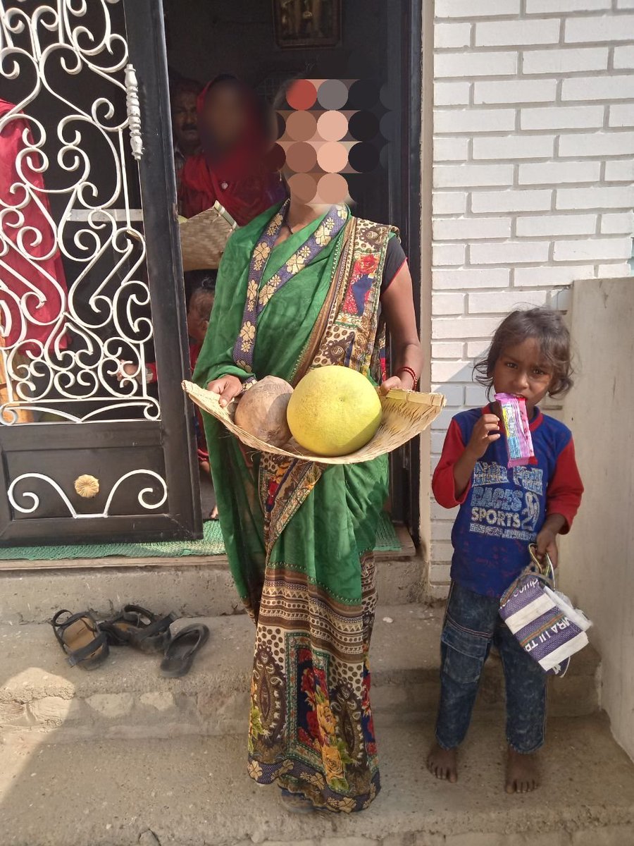 Ansarfoundation's tweet photo. हर साल की भाती इस साल भी @Ansarfoundation की तरफ से सैकड़ों छठ व्रतियों में पूजा सम्रागी का वितरण किया गया।
#Ansarfoundation
#chathpuja https://t.co/kvB3B79QRW