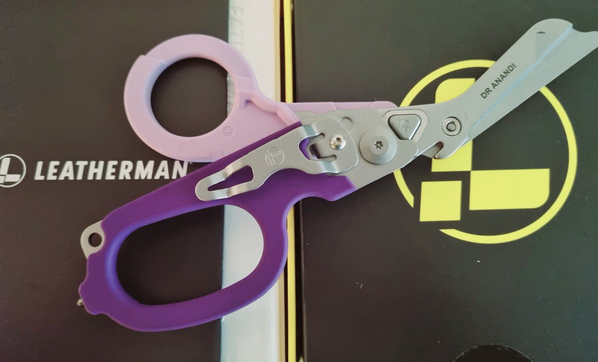 trini_anandi's tweet photo. Early birthday present 🤩
Clearly @trini_jasonk has had enough of me talking about these @Leatherman Raptors 🤣
#PEM #tuffcut #ringcutter #windowsmasher #seatbeltcutter #O2tankopener
#becausewhynot https://t.co/n1JOMIBerS