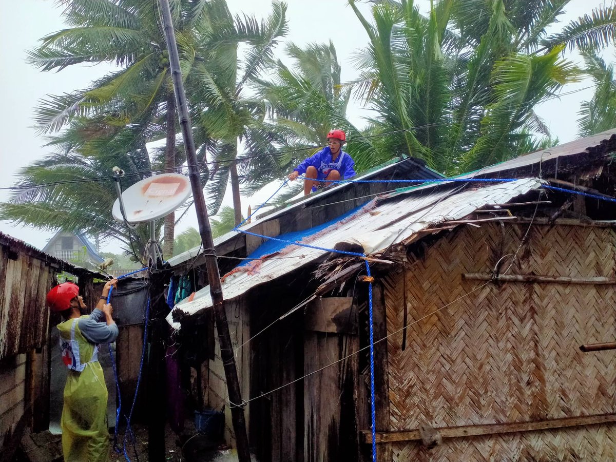philredcross's tweet photo. More photos of our volunteers helping in the installation of Shelter Strengthening Kits despite the rains and the winds. Thank you, volunteers! 🙏

#PHRedCrossCares https://t.co/obUGpvHI14