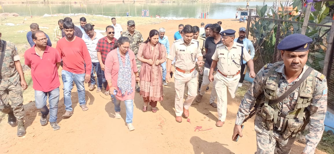 DC_Ramgarh's tweet photo. छठ पर्व के मद्देनजर पुलिस अधीक्षक, रामगढ़ के साथ रामगढ़ के विभिन्न घाटों का निरीक्षण कर साफ-सफाई, सुरक्षा व श्रद्धालुओं के लिए उपलब्ध सुविधाओं का जायजा लिया वहीं पर्व के शांतिपूर्ण आयोजन हेतु आवश्यक निर्देश दिए।
@JharkhandCMO 
#ChathPuja https://t.co/BJHqqEgpVA