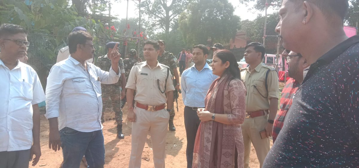 DC_Ramgarh's tweet photo. छठ पर्व के मद्देनजर पुलिस अधीक्षक, रामगढ़ के साथ रामगढ़ के विभिन्न घाटों का निरीक्षण कर साफ-सफाई, सुरक्षा व श्रद्धालुओं के लिए उपलब्ध सुविधाओं का जायजा लिया वहीं पर्व के शांतिपूर्ण आयोजन हेतु आवश्यक निर्देश दिए।
@JharkhandCMO 
#ChathPuja https://t.co/BJHqqEgpVA