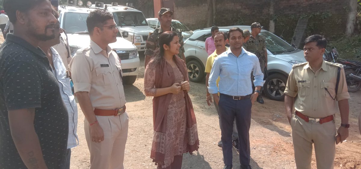 DC_Ramgarh's tweet photo. छठ पर्व के मद्देनजर पुलिस अधीक्षक, रामगढ़ के साथ रामगढ़ के विभिन्न घाटों का निरीक्षण कर साफ-सफाई, सुरक्षा व श्रद्धालुओं के लिए उपलब्ध सुविधाओं का जायजा लिया वहीं पर्व के शांतिपूर्ण आयोजन हेतु आवश्यक निर्देश दिए।
@JharkhandCMO 
#ChathPuja https://t.co/BJHqqEgpVA