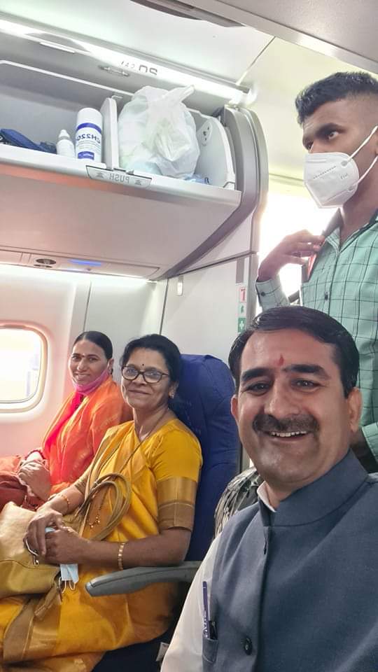 पतंजलि महिला महासम्मेलन बैंगलोर के लिए बेलगांव से बैंगलोर प्रस्थान mkp साध्वी Dr. <a href="/Sadhvi_Devpriya/">Dr. Sadhvi Devpriya</a> दीदी जी
<a href="/aaratikanago/">Aarati Kanago</a> 
<a href="/Sanjivani_MPYS/">Sanjivani_MPYS #SocialYogi</a> <a href="/shobhabhagia/">ShobhaBhagia</a> <a href="/rakesh_bstpyp/">भारत</a> <a href="/Anand_arya246/">Anand Arya patanjali</a> <a href="/EklureBasawa_YB/">Basawaraj Eklure</a> <a href="/yoginigayathri/">Yogini Gayathri Aradhya</a> <a href="/LGurvani/">Laxman Gurwani</a> <a href="/JivangiS/">Lalita S Jivangi</a> @NarvekarJyotsna@SmithaNaik5 <a href="/achari_radhika/">Radhika Achari</a>