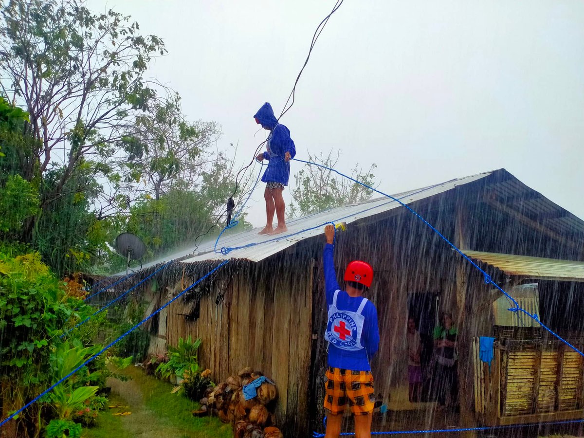 philredcross's tweet photo. More photos of our volunteers helping in the installation of Shelter Strengthening Kits despite the rains and the winds. Thank you, volunteers! 🙏

#PHRedCrossCares https://t.co/obUGpvHI14
