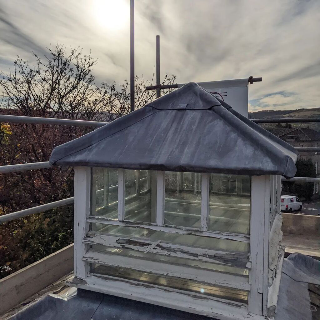 TC_Architecture's tweet photo. On the roof today inspecting this glazed timber cupola. Leadwood all looks fine. Timber's a little worse for wear but amazing the difference between the durability of the hardwood sections (sills and glazing bars) compared to the softwood components. Given the expose of the … https://t.co/DfhXimlfAR